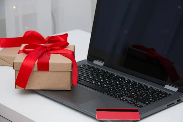 Laptop Pudełko Karta Kredytowa Boże Narodzenie Online Koncepcji Zakupów — Zdjęcie stockowe
