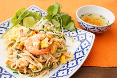karides ile tavada kızartılmış Pirinç Noodle 