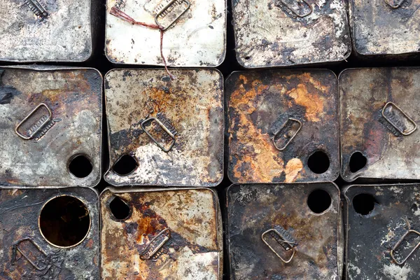 Old oil tin packing is stacked — Stock Photo, Image