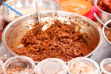 Mayalanmış balık köri