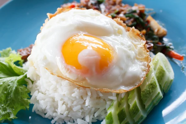 Fried Egg on steamed — Stock Photo, Image