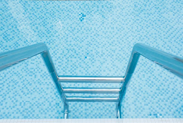 Escalera de la piscina — Foto de Stock