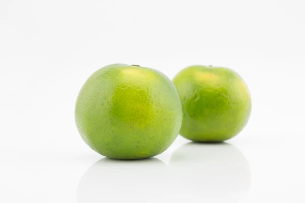 Mandarynki, asia mandarynka na białym tle — Zdjęcie stockowe