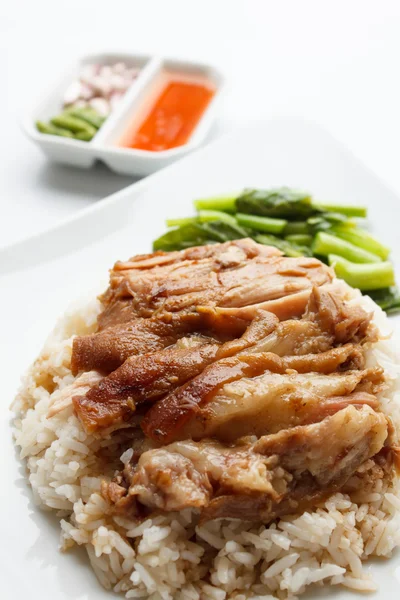 Pierna de cerdo con arroz aislado sobre fondo blanco —  Fotos de Stock