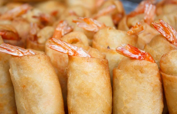 Rolos de mola de camarão frito - comida tailandesa — Fotografia de Stock