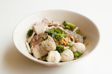 domuz eti ile bardak erişte 