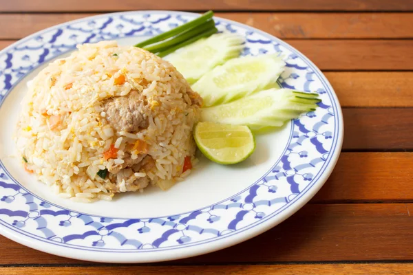 Жареный рис со свининой — стоковое фото