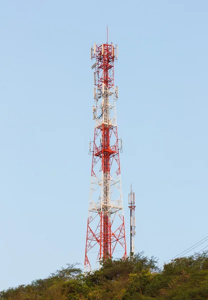 Pólo de telefone no céu azul — Fotografia de Stock