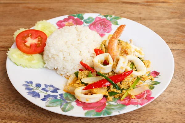 Fried Shrimps with Squid in Curry Powder — Stock Photo, Image