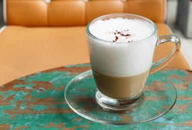 sıcak cappuccino kahve ahşap masa