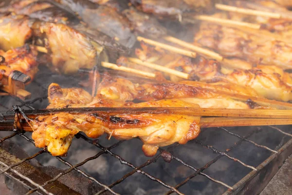 Grilled Chicken Skewers Charcoal Stove Thai Food — Stockfoto