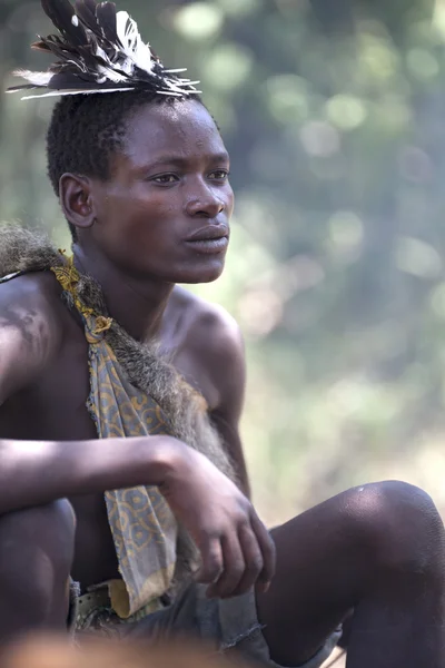 Na okamžik v životě kmene hadza jezera eyasi v Tanzanii — Stock fotografie