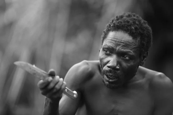 Un momento en la vida cotidiana de la tribu Hadza del lago Eyasi Tanzania . —  Fotos de Stock