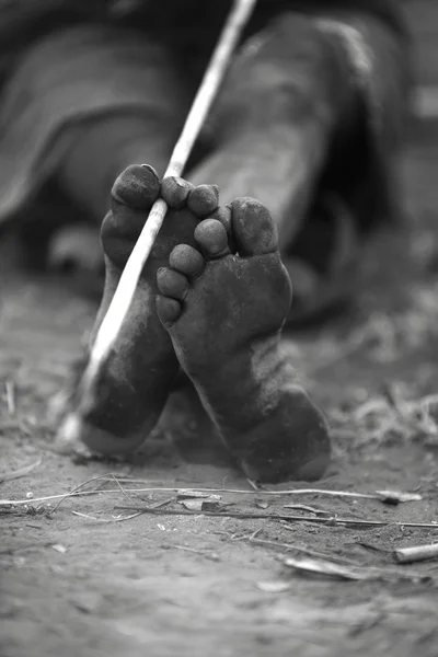 A moment in the daily life of the Hadza tribe of Lake Eyasi Tanzania. — Stock Photo, Image