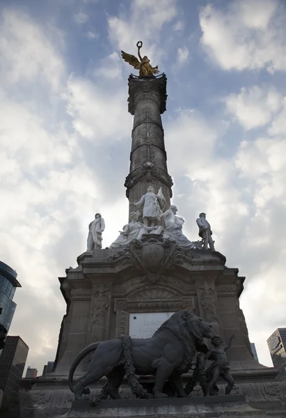 Пам'ятник в plaza del angel de la independencia в Мехіко — стокове фото