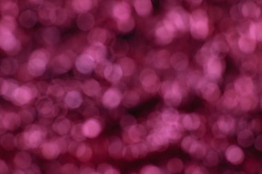 Mor renkli parlak parıltı bokeh. Soyut mor arkaplan. Seçici odak.