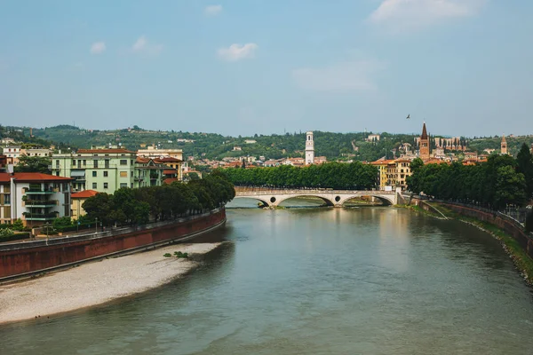Vista Panorâmica Paisagem Urbana Cidade Velha Verona Rio Adige Destino — Fotografia de Stock