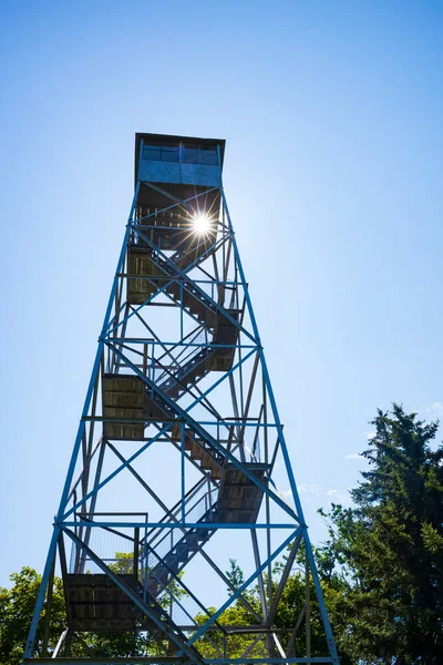 Sol Brilha Através Torre Fogo Red Hill Nas Montanhas Catskills — Fotografia de Stock