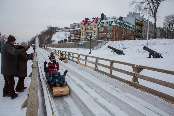 Les Amateurs Sensations Fortes Vont Faire Luge Sur 1884 Terrasse — Photo