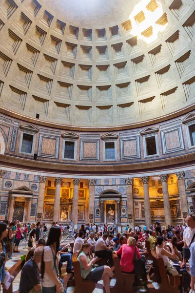 Roma Itália Junho 2014 Turista Explorar Panteão Localizado Piazza Della — Fotografia de Stock