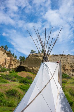 Pictograph Mağarası, Montana Eyalet Parkı, Billings yakınlarında, üç mağaraya ev sahipliği yapıyor. Eyaletin ilk profesyonel arkeolojik çalışmalarının yapıldığı yer. 2000 yıllık Amerikan yerlilerinin resimlerini görebildikleri yer..