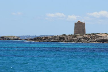 Savunma Kulesi, cape