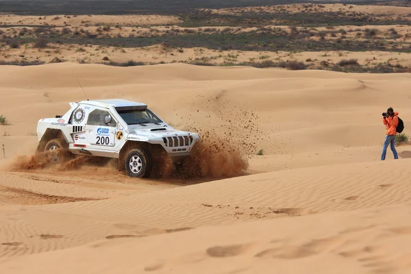 Carro de corrida no deserto — Fotografia de Stock