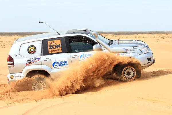 Carro de corrida no deserto — Fotografia de Stock