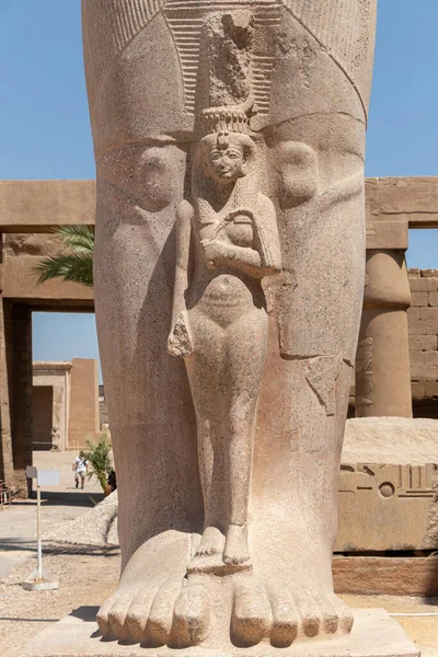 Estatua Ramsés Con Hija Merit Amon Templo Amón Karnak Luxor — Foto de Stock