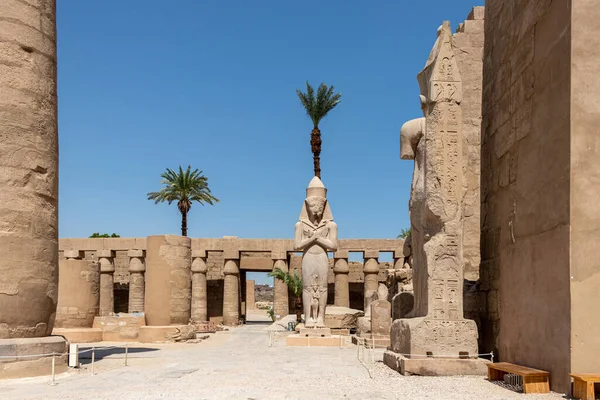 Statue Ramsès Avec Fille Merit Amon Dans Temple Amon Karnak — Photo