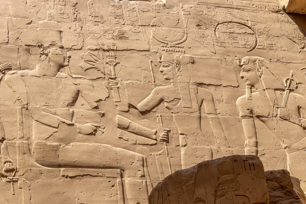 Detaily Reliéfu Egyptské Hieroglyfy Chrámovém Komplexu Karnak Egyptě — Stock fotografie