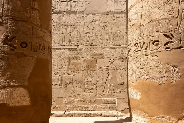 Αρχαίες Αιγυπτιακές Τοιχογραφίες Και Γραφές Στους Πέτρινους Τοίχους Του Ναού — Φωτογραφία Αρχείου