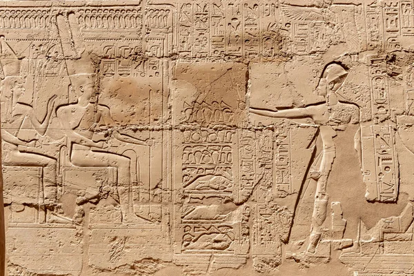 Antiguos Murales Escritos Egipcios Las Paredes Piedra Del Templo Karnak —  Fotos de Stock