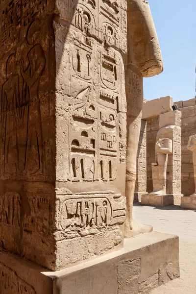 Les Statues Pharaon Ramsès Iii Comme Osiris Gardant Enceinte Temple — Photo