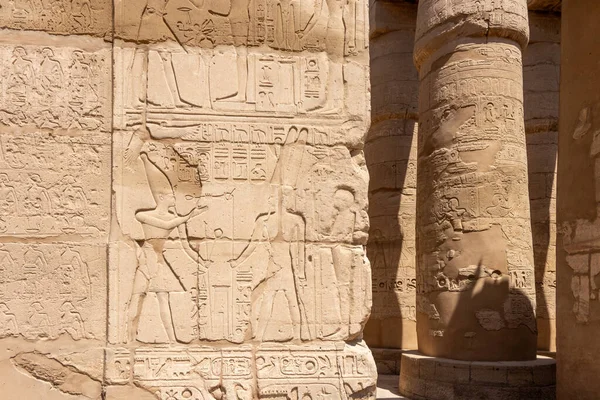 Ruin Karnak Temple Ősi Egyiptomi Falfestmények Írások Kőfalon Luxor Egyiptom — Stock Fotó
