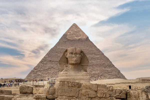 切弗伦金字塔和埃及吉萨大狮身人面像 — 图库照片