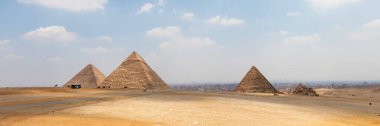 Giza, Mısır büyük piramitleri ile bölgenin görünümü