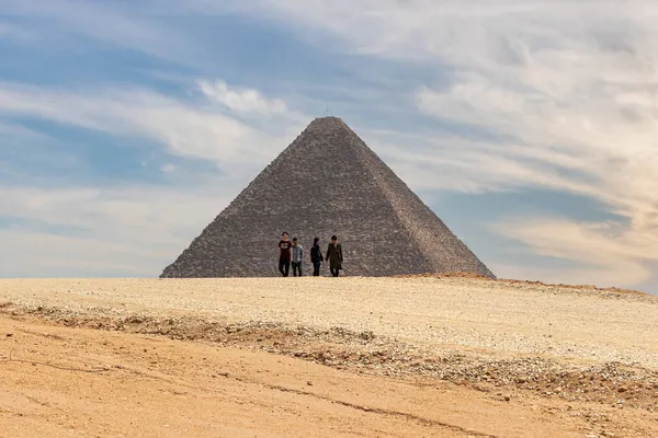Giza Egipt Sierpnia 2021 Piramida Hufu Dramatycznym Niebem Egipcie — Zdjęcie stockowe
