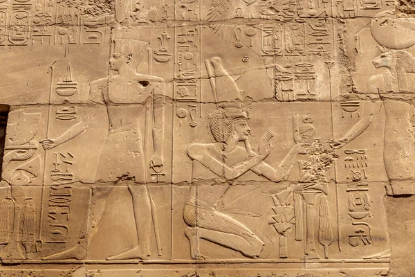 Αρχαία Λίθινα Σκαλιστά Αιγυπτιακά Ιερογλυφικά Στο Ναό Karnak Λούξορ Αίγυπτος — Φωτογραφία Αρχείου