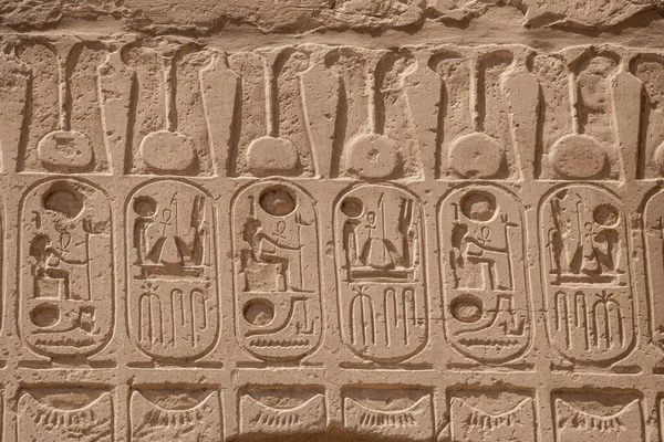 Oude Egyptische Hiërogliefen Gesneden Stenen Muur Karnak Tempel Luxor Egypte — Stockfoto