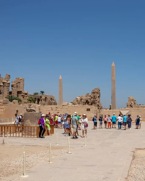 Louxor Égypte Septembre 2021 Voyage Groupe Promène Travers Temple Karnak — Photo