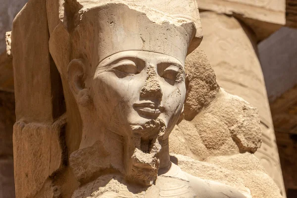 Egito Luxor Temple Estátua Granito Ramsés Sentado Frente Colunas — Fotografia de Stock