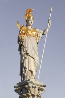 Pallas Athena heykeli gri arka planda Viyana, Avusturya