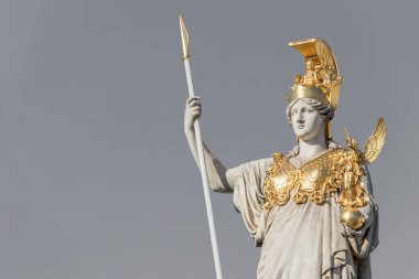 Avusturya 'nın Viyana kentindeki Avusturya Parlamentosu binasının dışındaki Yunan bilgelik tanrıçası Athena' nın heykeli.