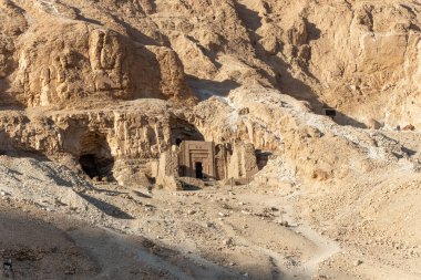 Mısır, Teb 'deki Hatshepsut Tapınağı' nın yanında mezarlar