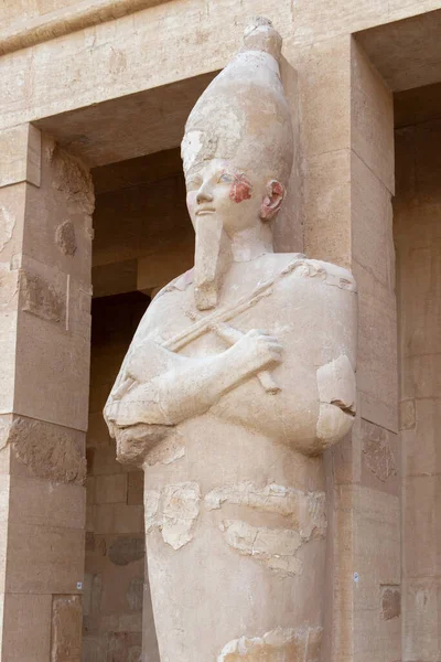 Mısır Luxor Kenti Yakınlarındaki Hatshepsut Morg Tapınağında Firavun Heykeli — Stok fotoğraf