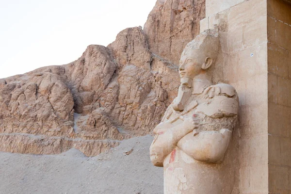 Socha Faraona Chrámu Mortuary Hatšepsuta Poblíž Egyptského Města Luxor — Stock fotografie