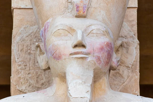 Una Escultura Del Faraón Templo Mortuorio Hatshepsut Cerca Ciudad Egipcia — Foto de Stock