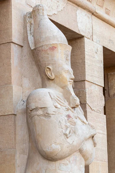 Rzeźba Faraona Świątyni Mortuary Hatshepsut Pobliżu Egipskiego Miasta Luxor — Zdjęcie stockowe