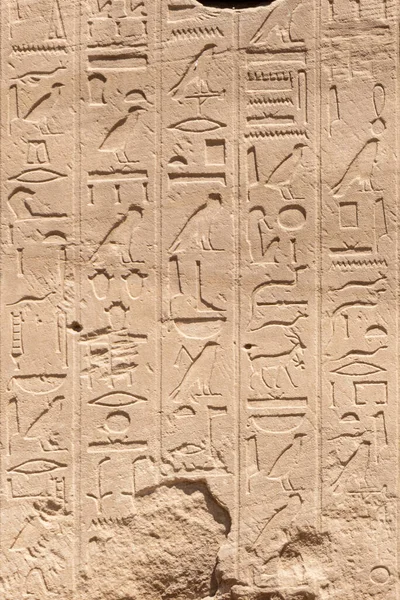 Antichi Murales Egizi Geroglifici Sulle Pareti Pietra Del Tempio Karnak — Foto Stock